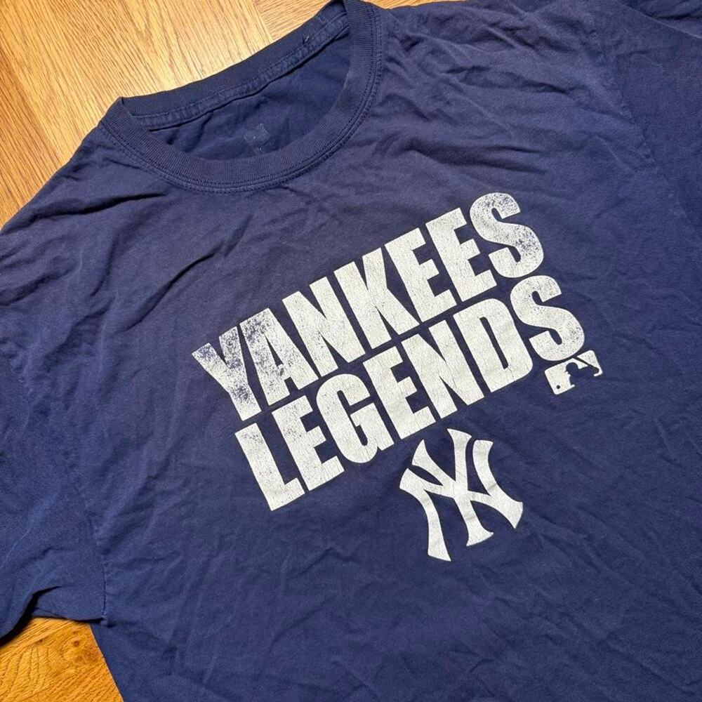 New York Yankees Legends MLB Graphic T-Shirt Navy Estimated Medium